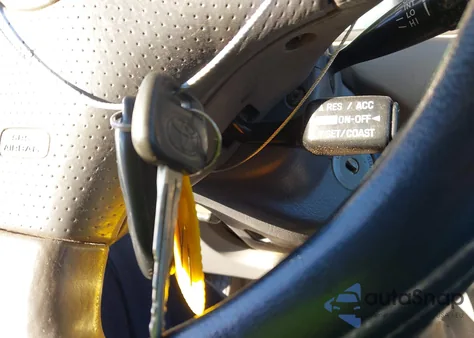 2004 Toyota Corolla Le из США, поврежденный, VIN 1NXBR32E94Z222166